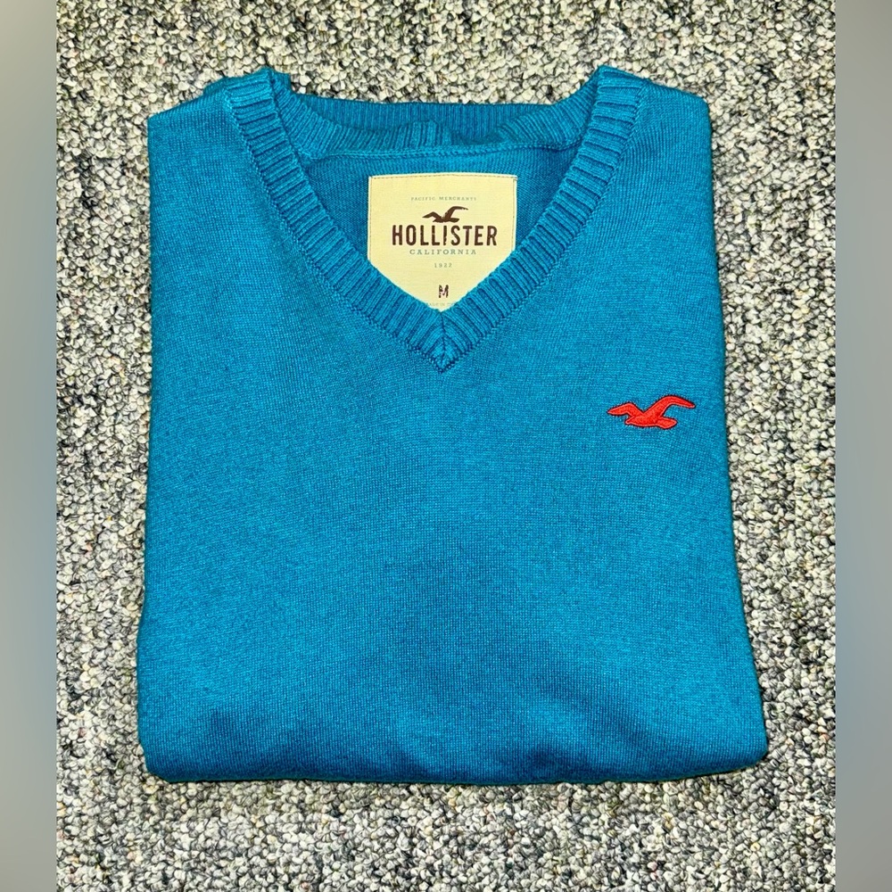 Hollister Men's V-Neck Sweater Size Medium Lightweight Teal w Seagull Icon